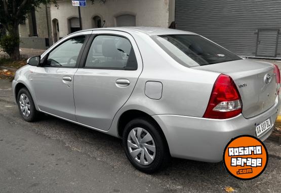 Autos - Toyota Etios xs 2017 Nafta 21000Km - En Venta