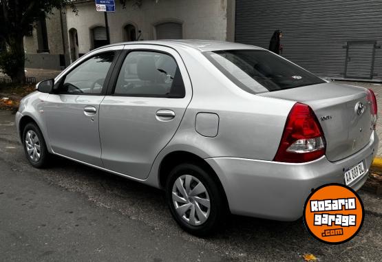 Autos - Toyota Etios xs 2017 Nafta 21000Km - En Venta