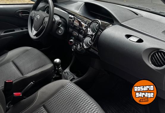 Autos - Toyota Etios xs 2017 Nafta 21000Km - En Venta