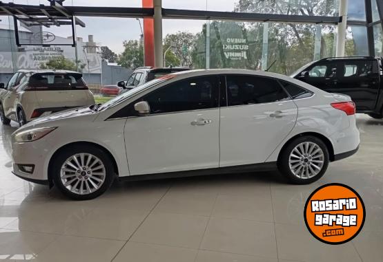 Autos - Ford Focus Titanium 4P 2017 Nafta 65000Km - En Venta