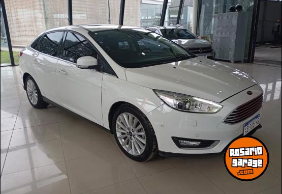 Autos - Ford Focus Titanium 4P 2017 Nafta 65000Km - En Venta