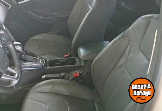 Autos - Ford Focus Titanium 4P 2017 Nafta 65000Km - En Venta