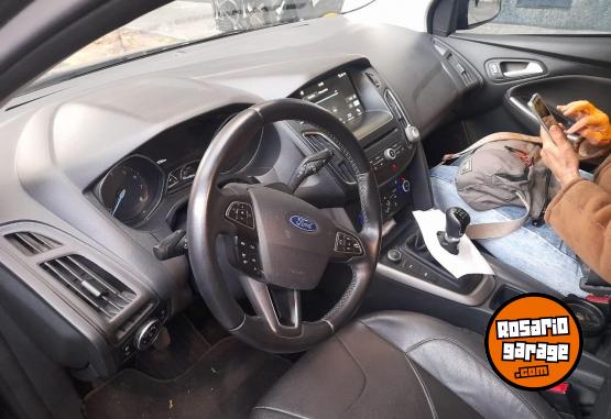 Autos - Ford FOCUS SE PLUS MANUAL 2019 Nafta 82000Km - En Venta