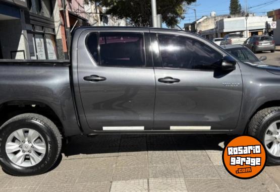 Camionetas - Toyota Hilux SR 2016 Diesel 120000Km - En Venta