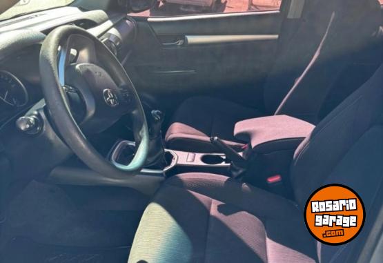 Camionetas - Toyota Hilux SR 2016 Diesel 120000Km - En Venta