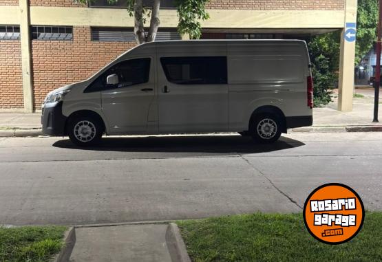 Utilitarios - Toyota Hiace l2h2 2025 Diesel 14000Km - En Venta