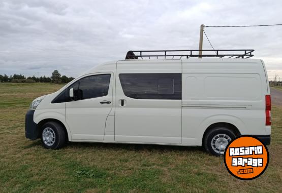 Utilitarios - Toyota Hiace 2022 Diesel 85000Km - En Venta