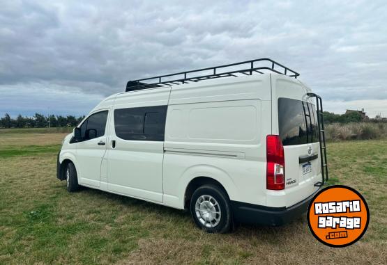 Utilitarios - Toyota Hiace 2022 Diesel 85000Km - En Venta