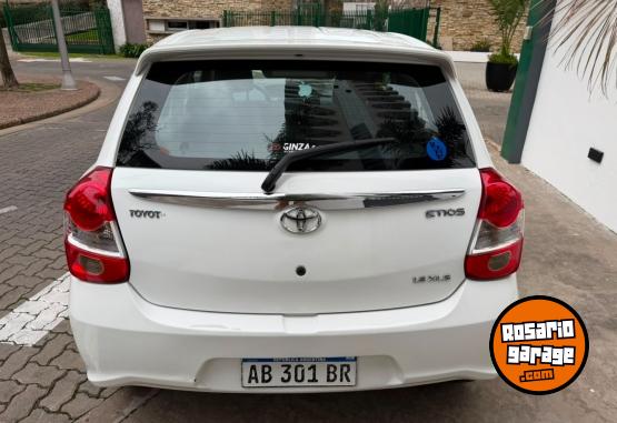 Autos - Toyota Etios 2017 Nafta 80000Km - En Venta
