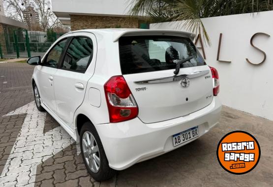 Autos - Toyota Etios 2017 Nafta 80000Km - En Venta