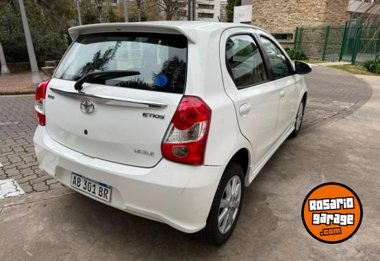 Autos - Toyota Etios 2017 Nafta 80000Km - En Venta