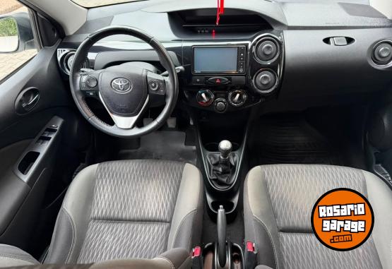 Autos - Toyota Etios 2017 Nafta 80000Km - En Venta
