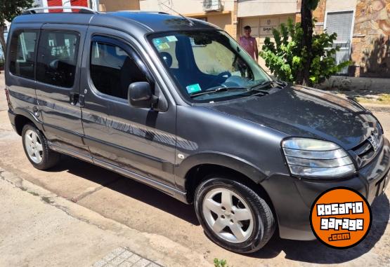 Utilitarios - Peugeot Partner 1ra mano permuto 2014 Nafta 140000Km - En Venta