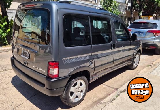 Utilitarios - Peugeot Partner 1ra mano permuto 2014 Nafta 140000Km - En Venta