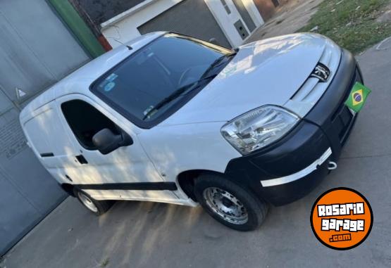 Utilitarios - Peugeot Partner 2013 Nafta 210000Km - En Venta