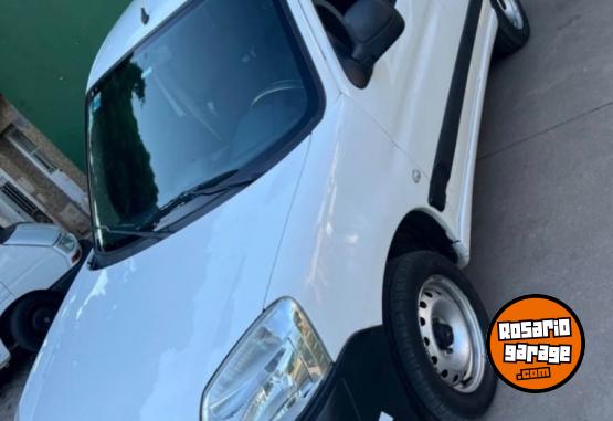 Utilitarios - Peugeot Partner 2013 Nafta 210000Km - En Venta