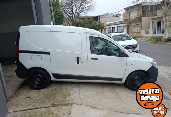 Utilitarios - Renault Kangoo 2021 Nafta 132000Km - En Venta