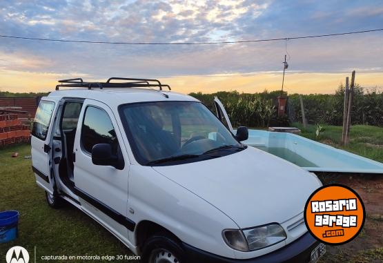 Utilitarios - Peugeot Partner 2008 Nafta 235000Km - En Venta