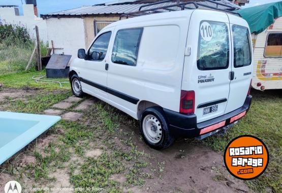 Utilitarios - Peugeot Partner 2008 Nafta 235000Km - En Venta
