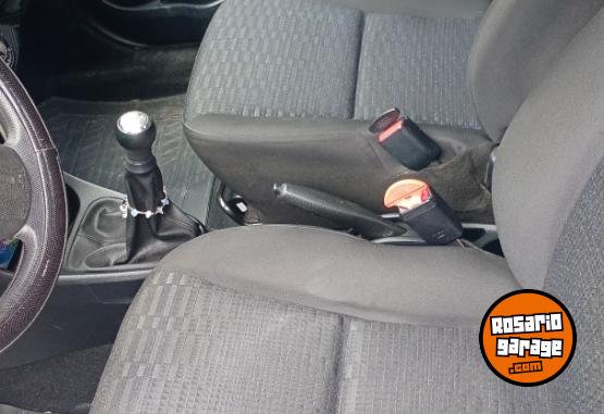 Autos - Toyota Etios 4 puertas 2014 Nafta 139000Km - En Venta