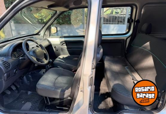 Utilitarios - Renault Kangoo furgon mixto 2017 Nafta 93000Km - En Venta