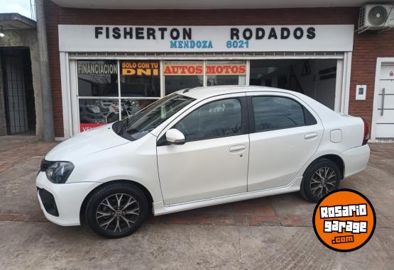 Autos - Toyota ETIOS XLS 2018 Nafta 145000Km - En Venta