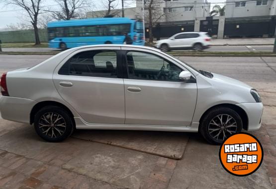 Autos - Toyota ETIOS XLS 2018 Nafta 145000Km - En Venta