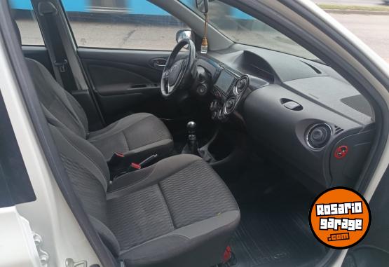 Autos - Toyota ETIOS XLS 2018 Nafta 145000Km - En Venta