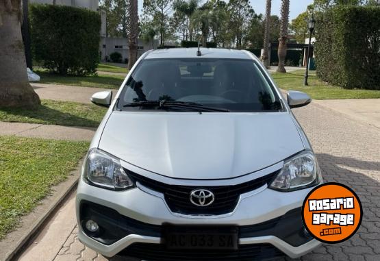 Autos - Toyota Etios 2017 Nafta 72000Km - En Venta