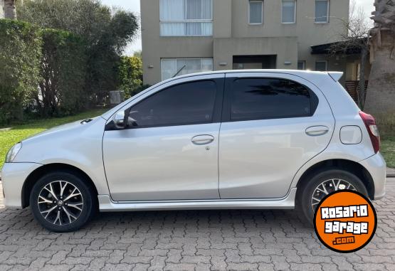 Autos - Toyota Etios 2017 Nafta 72000Km - En Venta