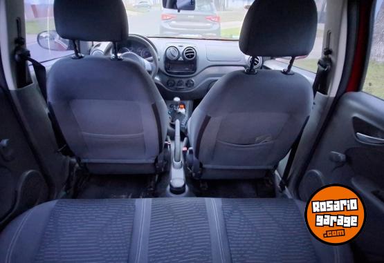 Autos - Fiat Palio attractive 1.4 2013 GNC 250000Km - En Venta