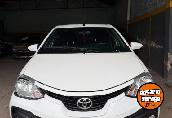 Autos - Toyota Etios 2017 Nafta 80000Km - En Venta