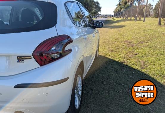 Autos - Peugeot 208 Allure 2019 Nafta 82000Km - En Venta
