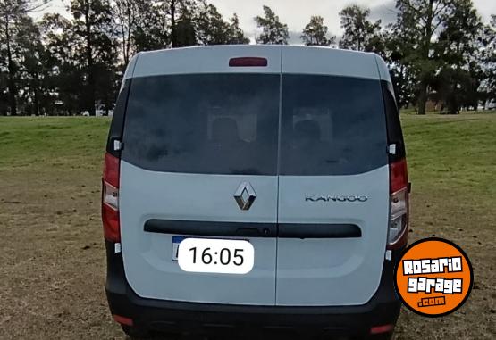 Utilitarios - Renault Kangoo 2022 Nafta 33500Km - En Venta