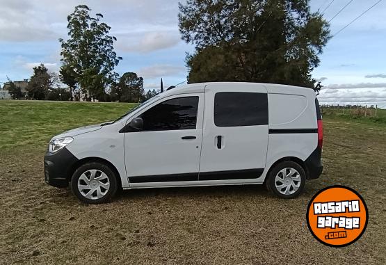 Utilitarios - Renault Kangoo 2022 Nafta 33500Km - En Venta