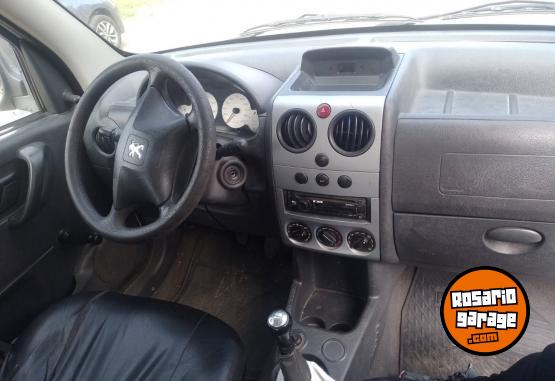 Utilitarios - Peugeot PARNET PRESENCE 2015 Nafta 140000Km - En Venta