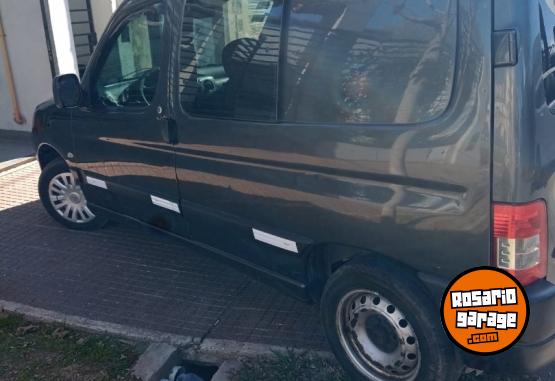 Utilitarios - Citroen BERLINGO 1.6 HDI FAMILIAR 2012 Diesel 165000Km - En Venta