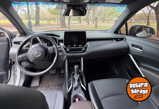 Autos - Toyota Corolla Cross 2.0 Seg Cvt 2024 Nafta 27600Km - En Venta