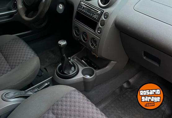 Autos - Ford Fiesta Ambiente Plus 2005 GNC 240000Km - En Venta