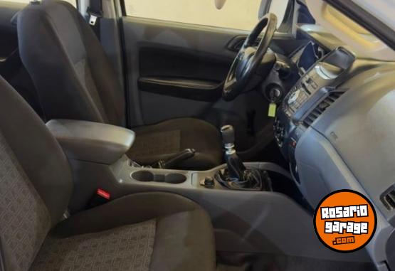 Camionetas - Ford Ranger 2017 Diesel 111111Km - En Venta