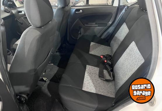 Autos - Ford Fiesta max ambiente plus 2012 Nafta 111000Km - En Venta