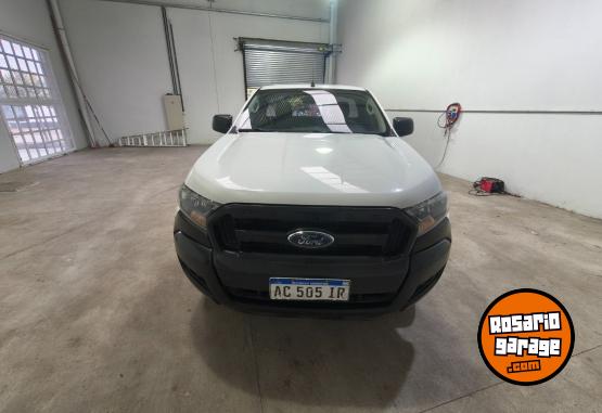 Camionetas - Ford Ranger cabina simple 2018 Diesel 115000Km - En Venta