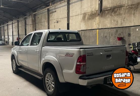 Camionetas - Toyota Hilux srv cuero 2013 Diesel 203000Km - En Venta