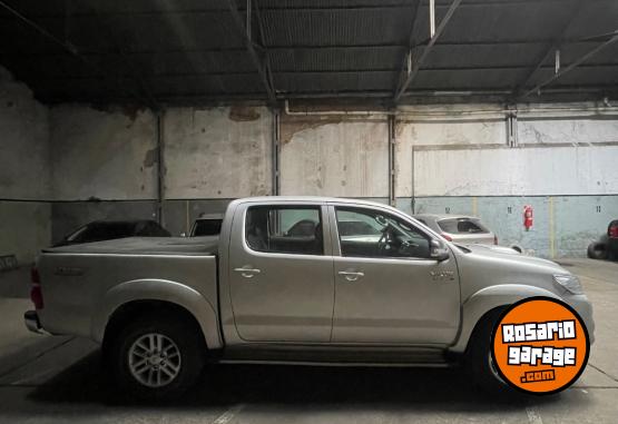 Camionetas - Toyota Hilux srv cuero 2013 Diesel 203000Km - En Venta