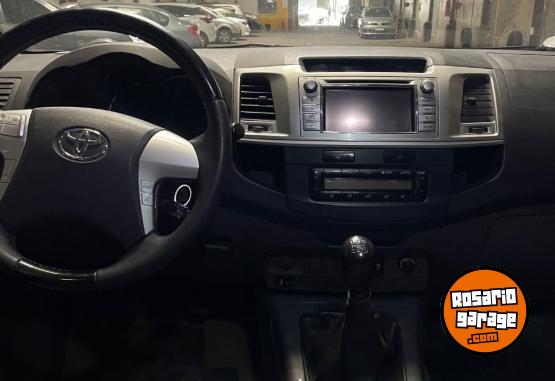 Camionetas - Toyota Hilux srv cuero 2013 Diesel 203000Km - En Venta