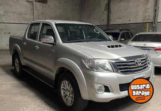 Camionetas - Toyota Hilux srv cuero 2013 Diesel 203000Km - En Venta