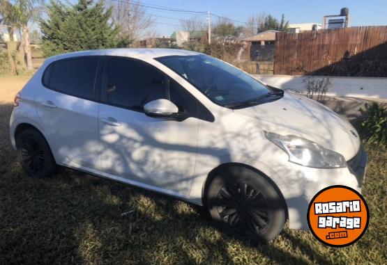 Autos - Peugeot 208 allure touchscreen 2016 Nafta 136000Km - En Venta