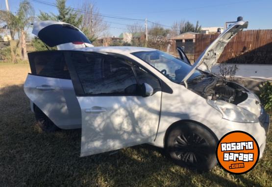 Autos - Peugeot 208 allure touchscreen 2016 Nafta 136000Km - En Venta