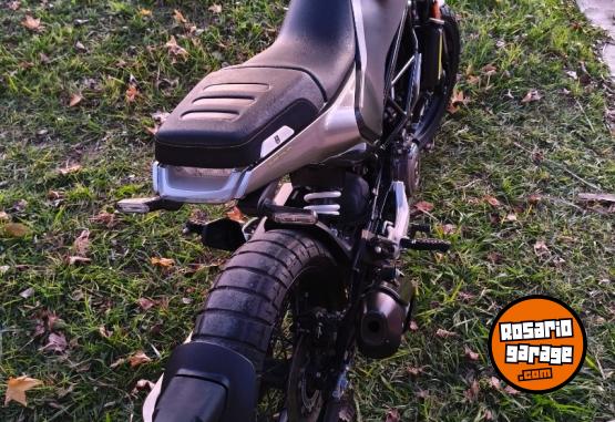 Motos - Husqvarna Svartpilen 2021 Nafta 4700Km - En Venta