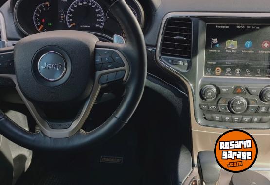 Camionetas - Chrysler GRAND CHEROKEE OVERLAND 2017 Nafta 107000Km - En Venta